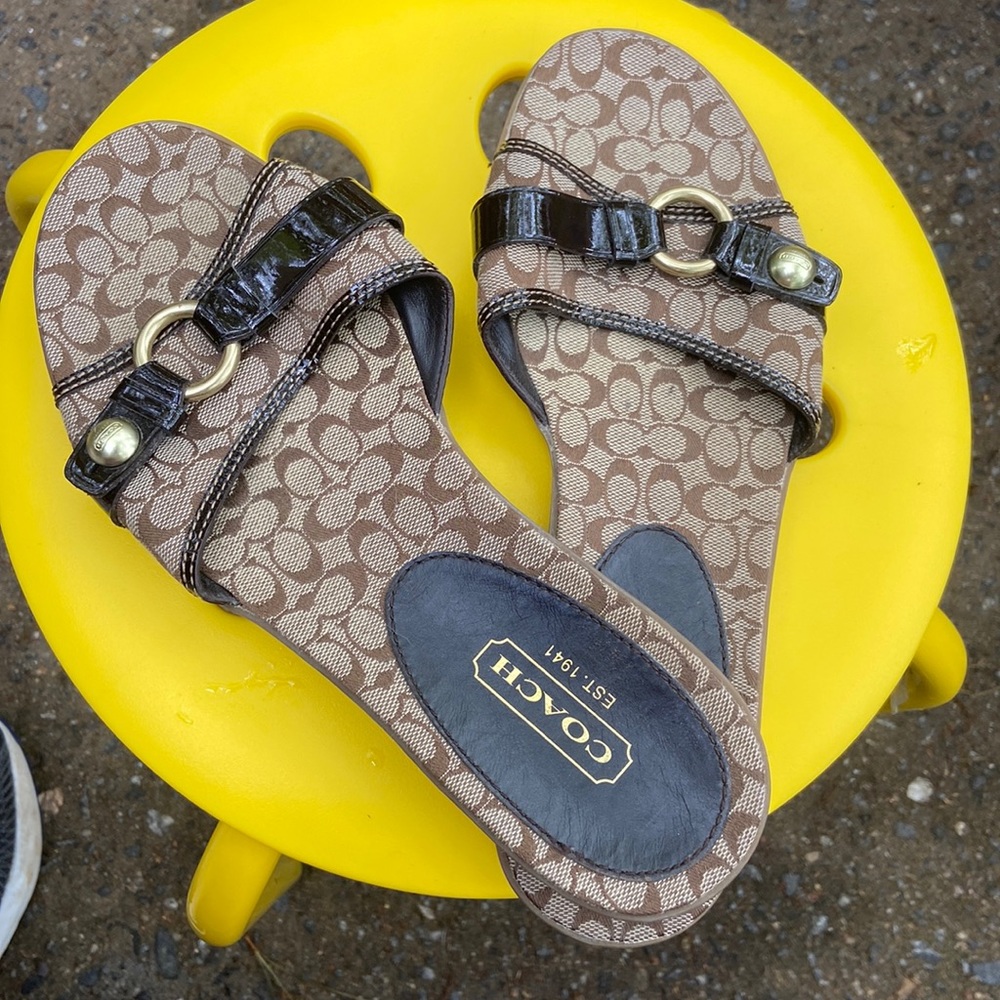 New never warn! Size 9 coach slide sandal in classic Brown.